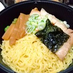 日高屋 - 中華そば（麺＆具をスープに投入する前）