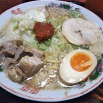 どんどん亭 - 煮干し辛味噌ラーメン＋刻みチャーシュー￥900