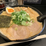 Arajin - 濃厚味噌豚骨ラーメン(特盛)  こってり派はぜひ味噌を