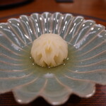 柚木元 - 先付の蕪、出汁が良い具合に含ませてあって美味しい♪