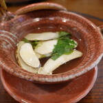 柚木元 - 具はシンプルに三つ葉と松茸のみ