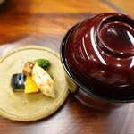 柚木元 - 香の物とお吸い物、香の物にも松茸の浅漬けが！