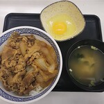 吉野家 - 牛丼並に卵とみそ汁530円