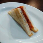 カラフー - アトランティックサーモンのホットサンド