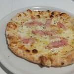 Pizzeria Sciosciammocca - チーズベースのピザ