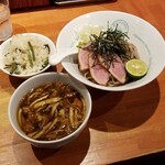 麺屋 六感堂 - 冷たいなめこ蕎麦 鴨コンフィ添え＋山菜ご飯