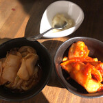 ヤキニク OHANA - 食べ飲み放題コースでのキムチとカクテキとおろしニンニク