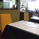 ビストロ マロン - ビストロ マロン・グリーンのクロスとイエローのチェア(2012.06)