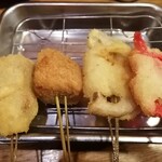 Kushikatsu Dengana - チキン、メンチカツ、蓮根、紅生姜串