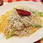 イタリア食堂TOKABO - こぼれ釜揚げしらすのペペロンチーノ