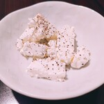 たま - クリームチーズ黒胡椒和え