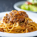 Imari beef meat sauce pasta (red) (with soup and salad)