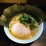 家系ラーメン ジェット家 - ラーメン700円麺硬め。海苔増し100円。