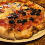 オーノ ボーノ - マルゲリータとマリナーラのハーフ＆ハーフ950円