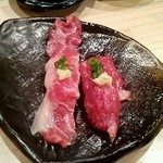 けとばし屋チャンピオン - にぎり（左ちょうちん、右ヒレ）