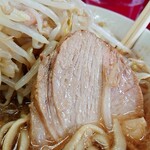 ラーメン二郎 - 豚はこんなかんじ。