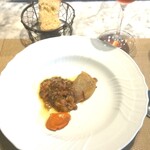 La Brianza - モルツェッロにロースト玉ねぎとロメスコ(パプリカを使った辛味調味料)添えて。ブリアンツァのモルツェッロ大好き、オレガノの香りが辛味にさわやかさを重ねていてとてもおいしい。