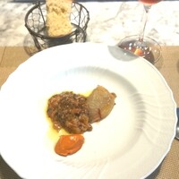 La Brianza - モルツェッロにロースト玉ねぎとロメスコ(パプリカを使った辛味調味料)添えて。ブリアンツァのモルツェッロ大好き、オレガノの香りが辛味にさわやかさを重ねていてとてもおいしい。