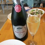 ボーノ - ママさんのお嬢ちゃんから  差し入れ  乾杯します