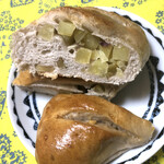 自然派パン工房 三星堂 - くるみとおさつのパン