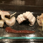 Anagono Yado Mifunetei - 湯引きと梅肉ソース。右の昆布締めが好き。
