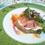 クリマ ディ トスカーナ - 本日の前菜　明石浦 サワラ　北海道 カスベ肝ソース　秋サラダ
