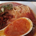 中村麺三郎商店 - 花椒(フォアジャオ)は控えめにしてもらったら、舌にビリビリと来る感じはなくなり、辣な辛さには強い僕的に中辛のホントに良い旨辛味に。