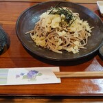 手打ち蕎麦屋 山と森と - 冷たぬきぶっかけ