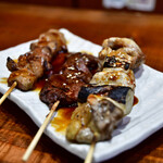 Izakaya Akatsuki - [左奥から]レバー@150円│牛ハラミ@330円│ねぎま@150円