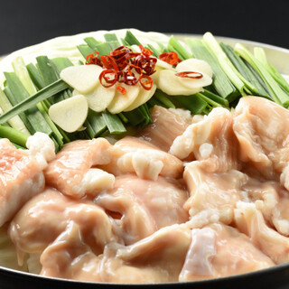 国産ホルモンのもつ鍋、白味噌ベースの「どて」もオススメです◎