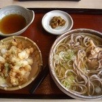 そば処 かつら - 冷たい　肉そば　と　　単品　小柱のかき揚げ