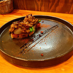 フランス惣菜と串カツ マルブラード - トリハムとホタテのソテー　ソースポルチーニ　カカオの苦味