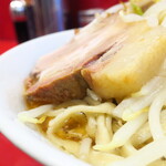 ラーメン二郎 - 豚の厚み