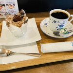 T＆Kコーヒー - ケーキセットは680円