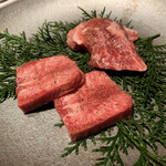 個室焼肉 銀座きたお - ♦︎本日の塩焼き二種
      ハラミ、タン