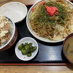 しれとこ食堂 - 唐揚げ丼と焼きそばのセット