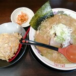 風神らーめん - 「風神ラーメン&半チャーハンセット」950円＋無料キムチ