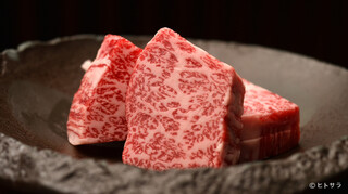 Yakiniku Kagura - 噛みごたえあるサイコロ状カット、絶品肉の旨み満喫『極上カルビ』