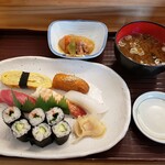 Sennari Zushi - 寿司定食　1000円