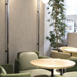 KASHIYAMA DAIKANYAMA CAFE  - シンプルモダンなインテリアは佐藤オオキさんデザイン