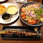Toraya Shokudou - 秋刀魚は一度専用の皿に乗せるよ
