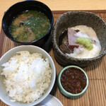 味乃しゅうか - マグロ炙りの山かけ　ワサビ擦りたてです！