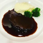 Stewed beef cheeks in red wine with porto sauce