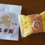 鳥越の宿　三楽園 - 来館菓子のせんべいとゆずまる