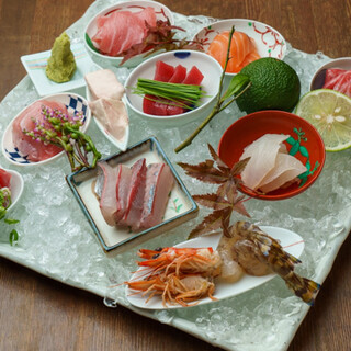四季折々の新鮮な魚介をお造りなど多彩な料理でお楽しみください