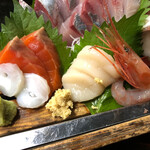 ぐろっと - わさびだけでなく生姜も添えてくれる心遣い。