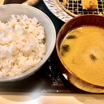 箱崎 井のかわず - 高レベルの ご飯・味噌汁・キャベツが お替り無料