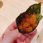 鮨 一 - イクラだけを巻いて