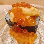 鮨 一 - 巻物に雲丹とイクラ