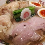 キング製麺 - 全部入りワンタン麺はワンタンが二種類各二個